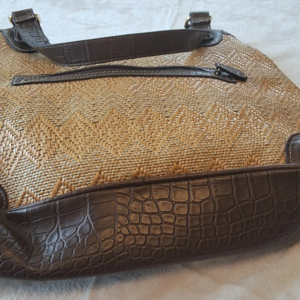 Tan And Brown Short Shoulder Handle Purse - Picture 5 of 7